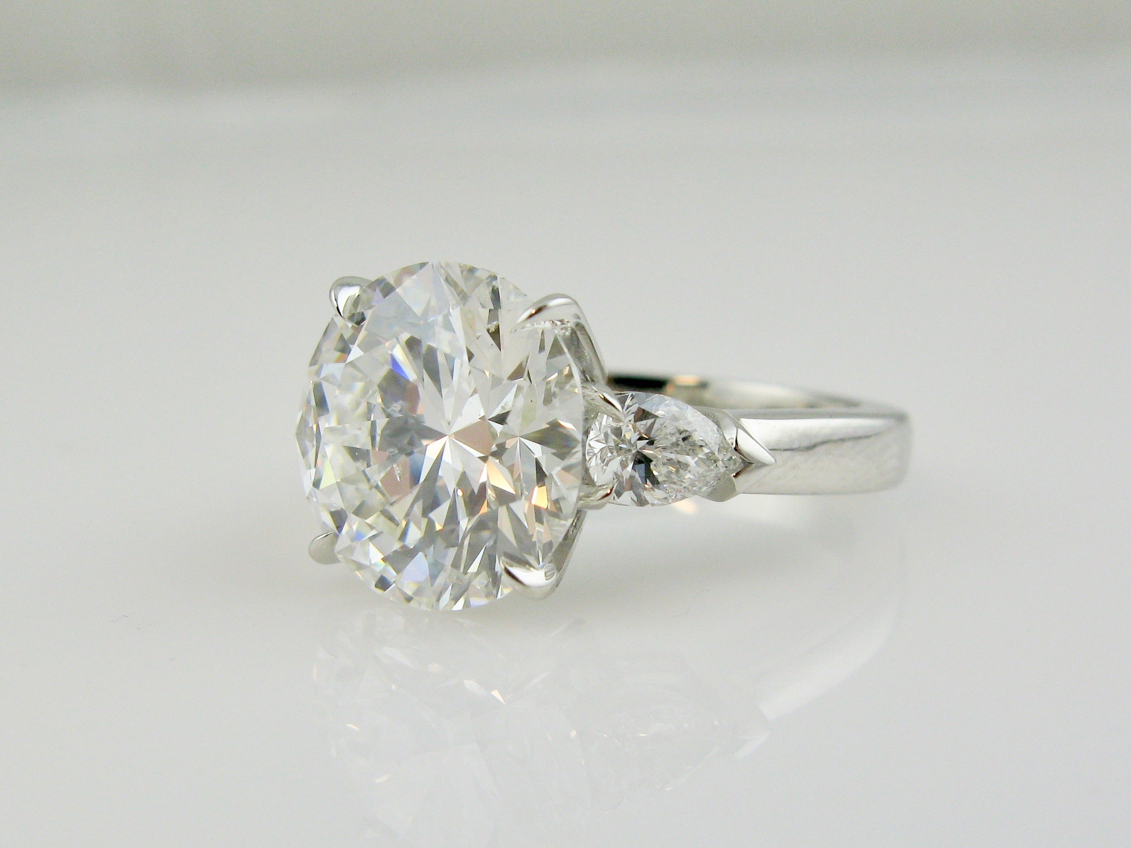 7 ct Round Diamond Graff Engagement Ring