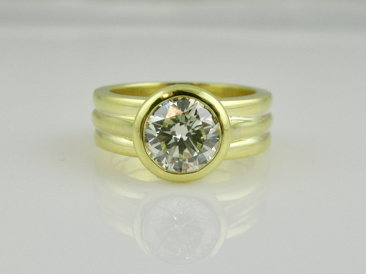 Bezel Set Diamond 18K Yellow Gold Ring