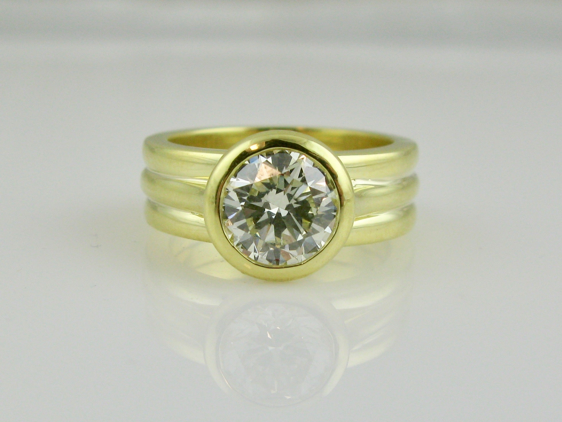 Bezel Set Diamond 18K Yellow Gold Ring