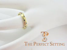 Load image into Gallery viewer, 18K yellow gold sapphire hammered ring Hand