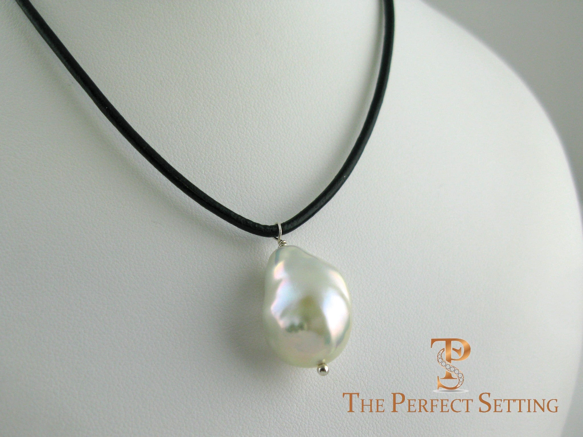 Baroque pearl leather cord necklace