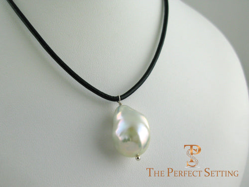 Baroque pearl leather cord necklace