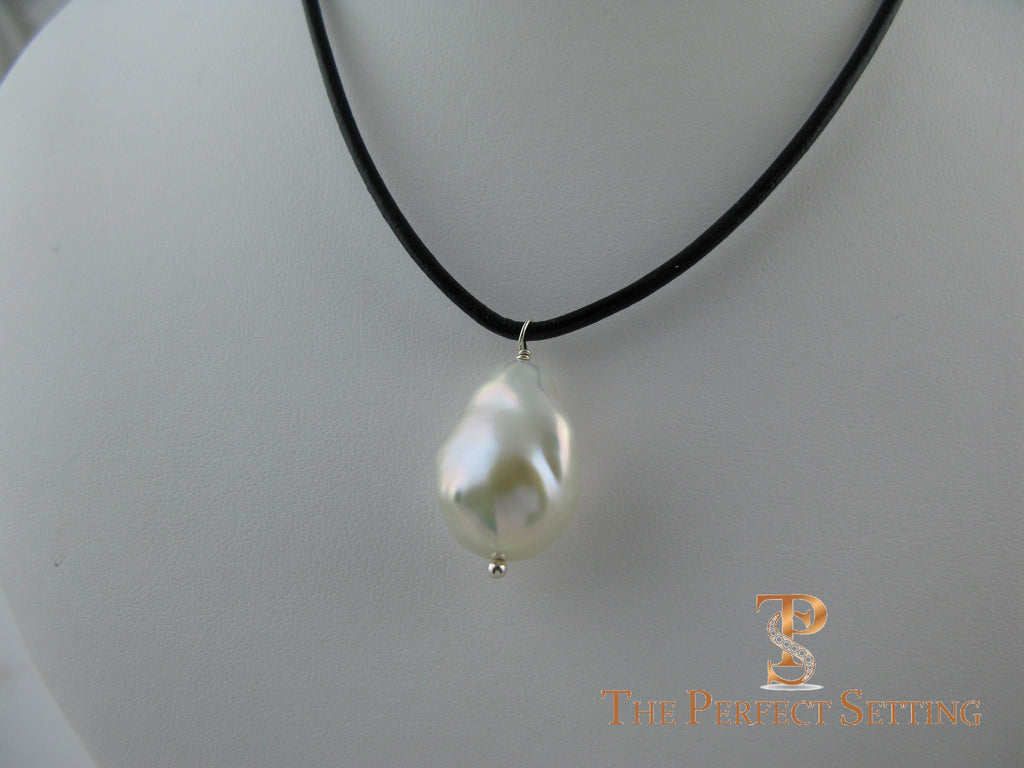 jumbo pearl on leather cord