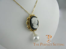 Load image into Gallery viewer, cameo pendant with baroque pearl