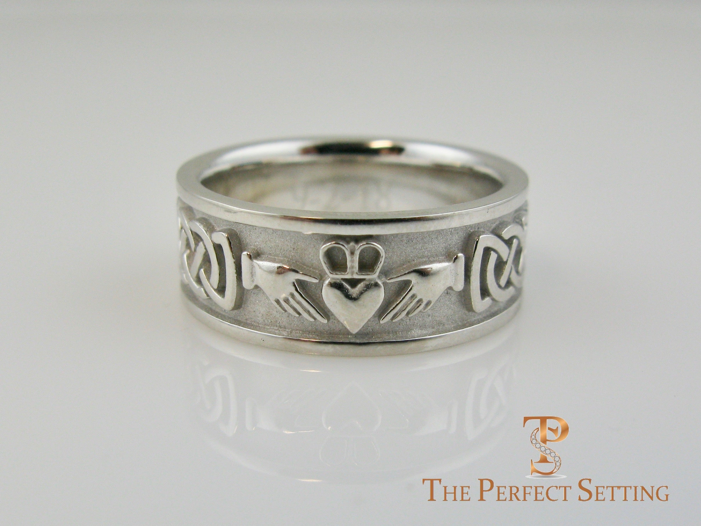 Claddagh Celtic Knot Mens Wedding Band