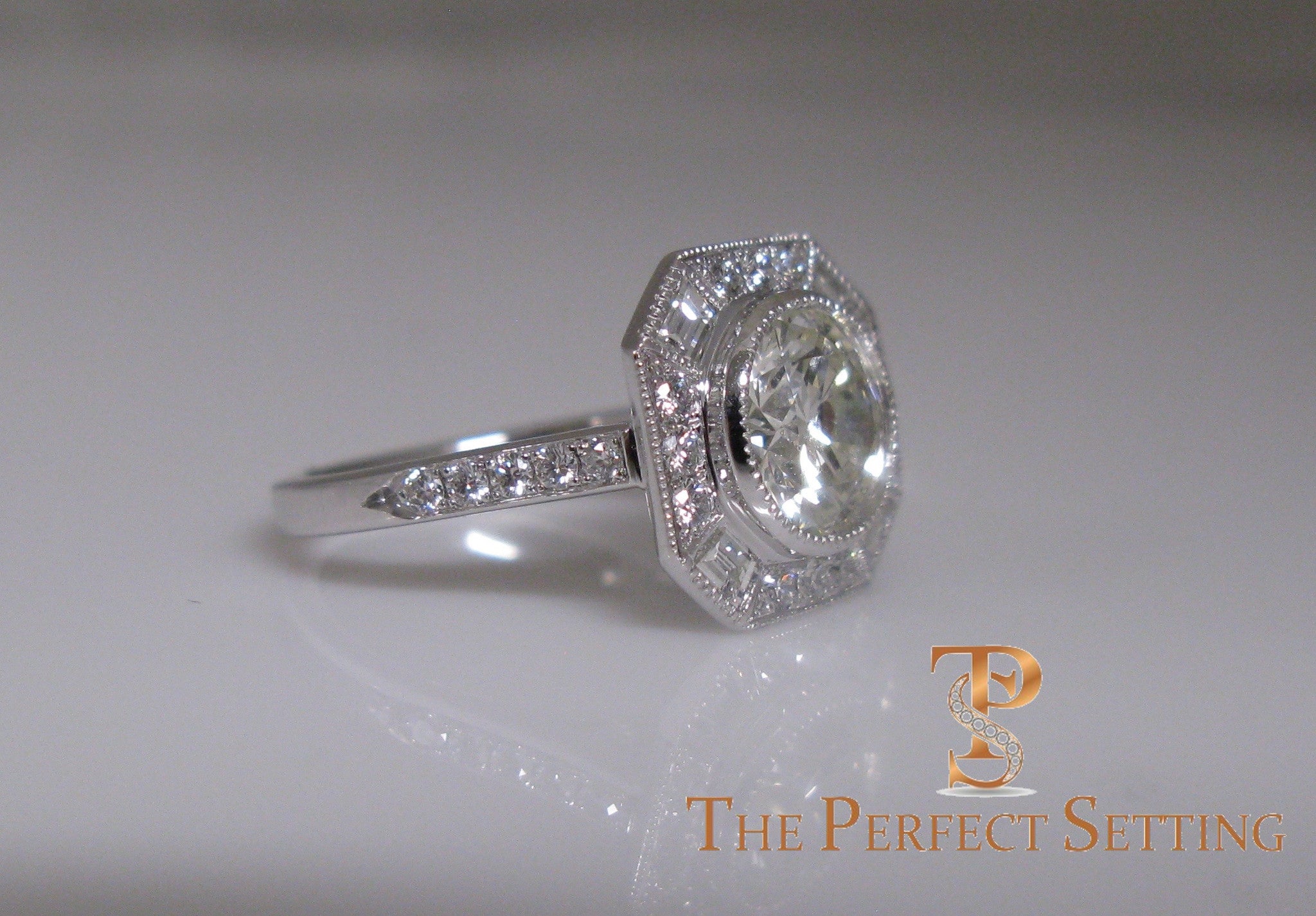 Deco Diamond Ring baguettes platinum side 