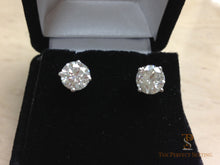 Load image into Gallery viewer, Classic Diamond stud earrings