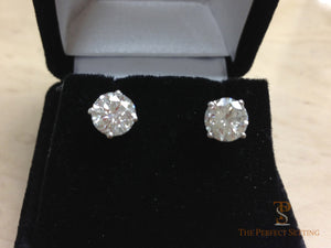 Classic Diamond stud earrings