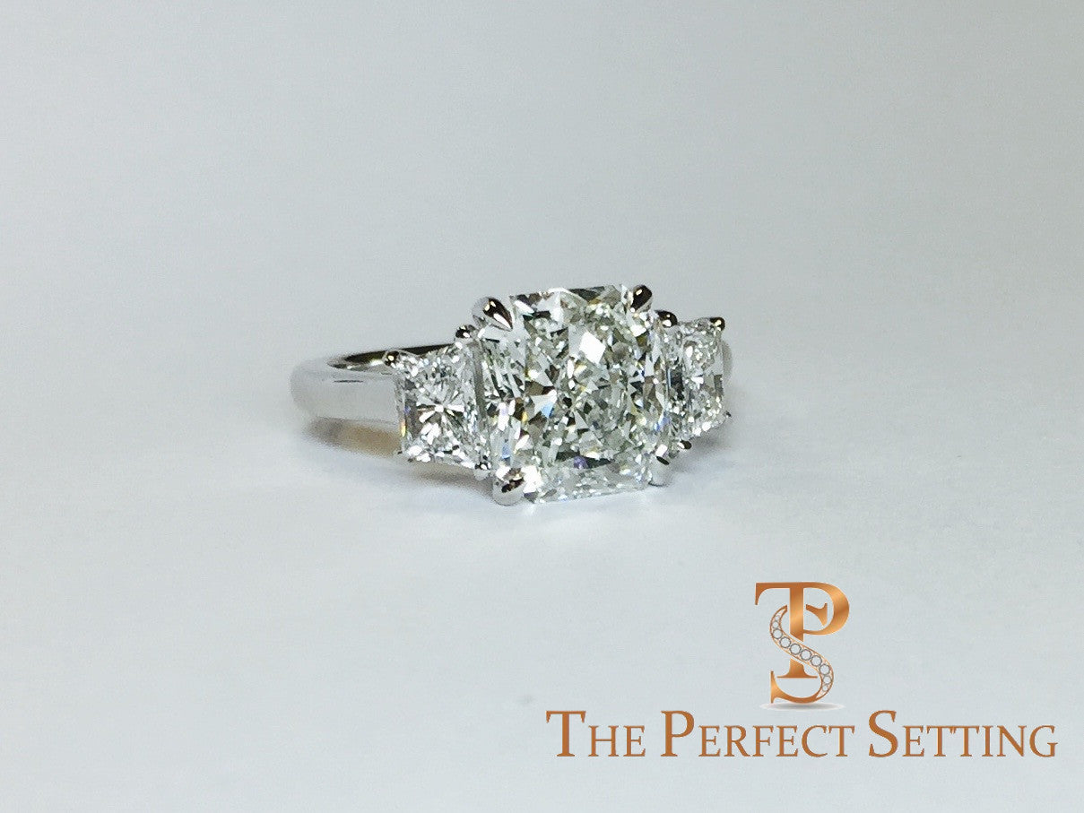 Radiant Cut 2.5 ct Diamond ring