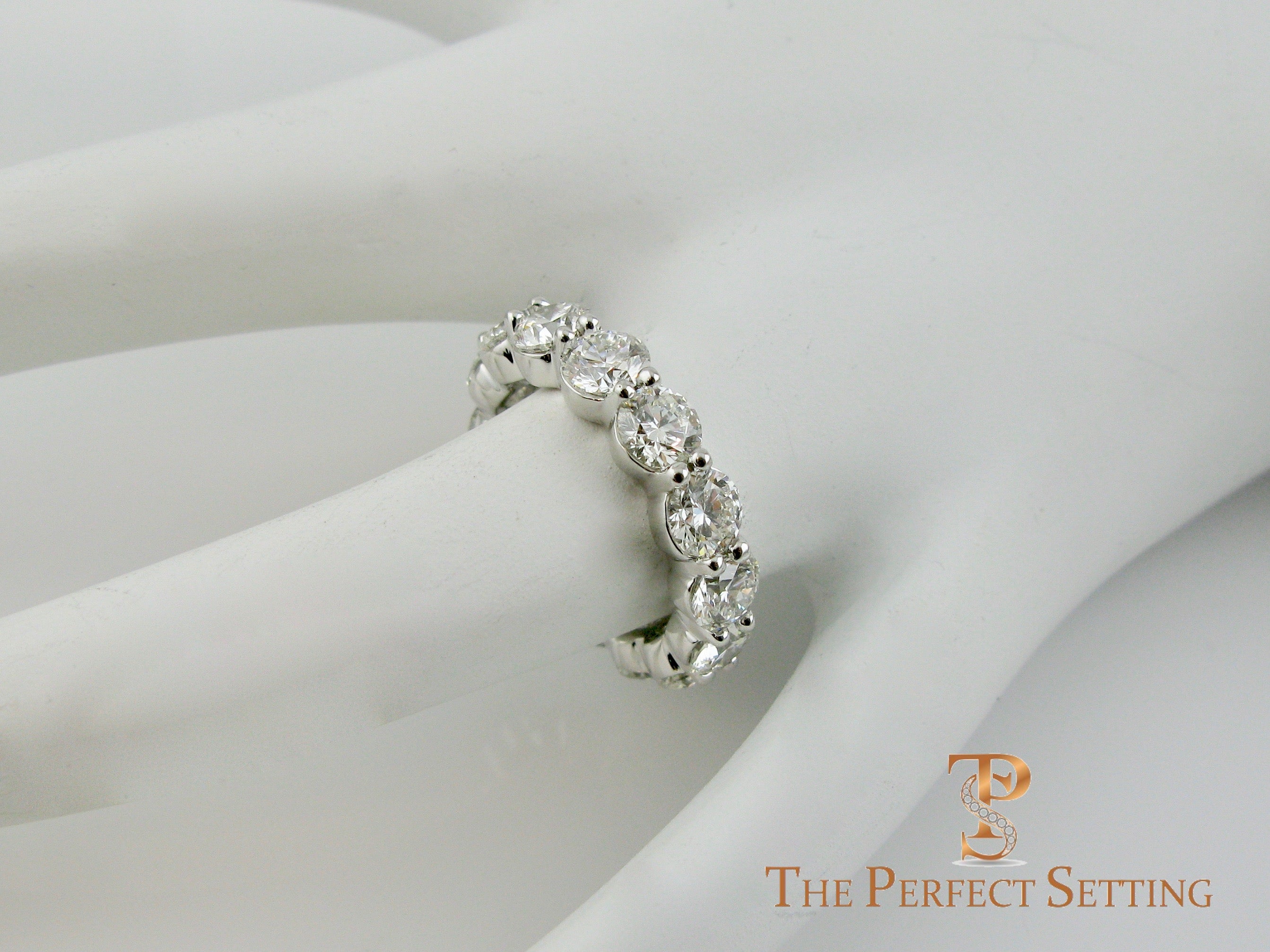 Shared Prong Round Diamond Eternity Band 4.70 ctw