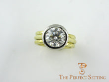 Load image into Gallery viewer, Platinum bezel hammered 18K yellow gold right hand ring