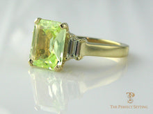 Load image into Gallery viewer, Peridot and Diamond Cocktail Ring Yellow gold