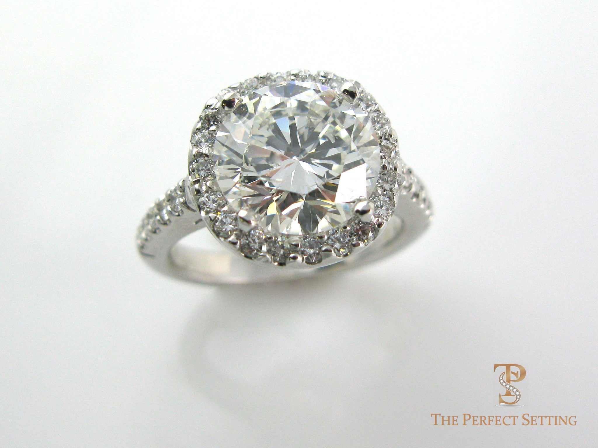 Round Brilliant Diamond Halo Ring