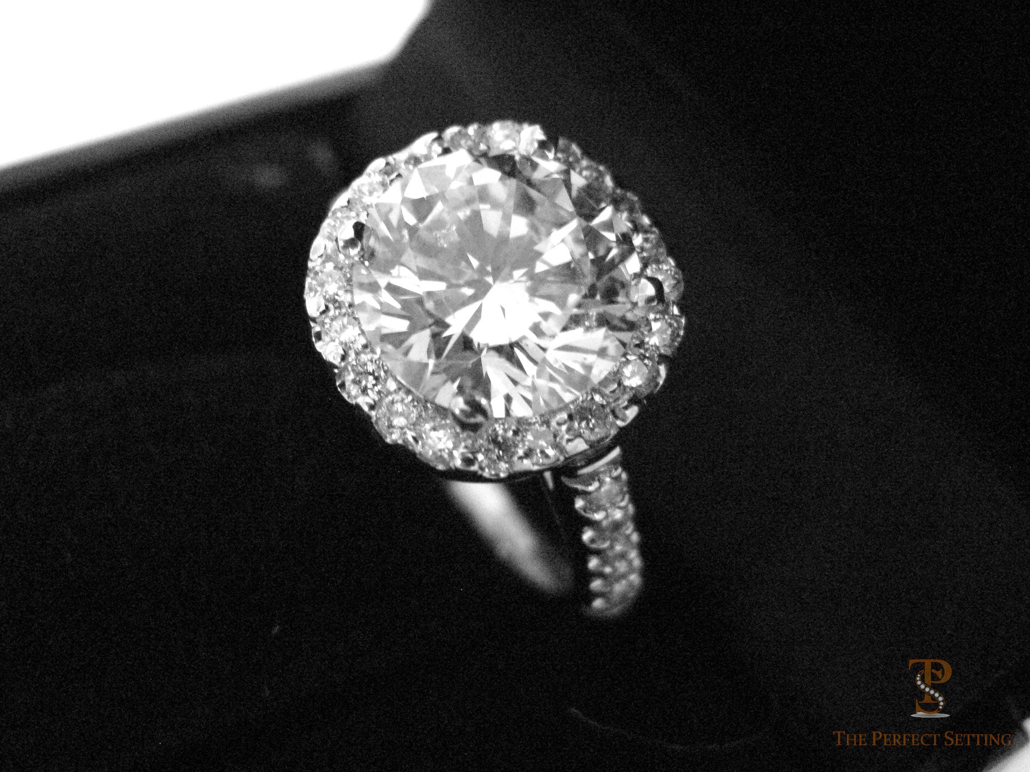 Round Brilliant Diamond Halo Ring