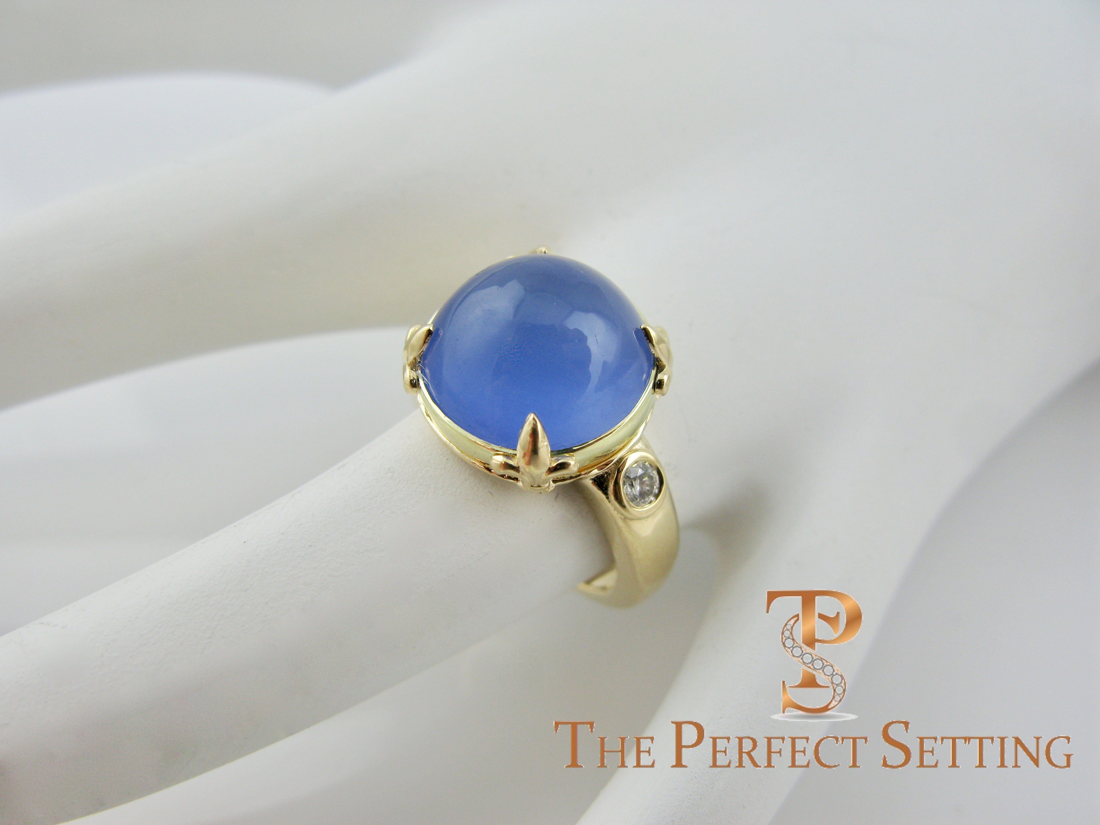 Family Crest Fleur de Lis Ring finger