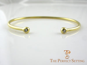 18K gold wire bangle with diamond 