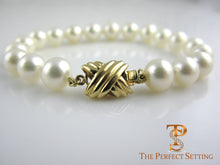 Load image into Gallery viewer, Pearl Bracelet Gold Clasp