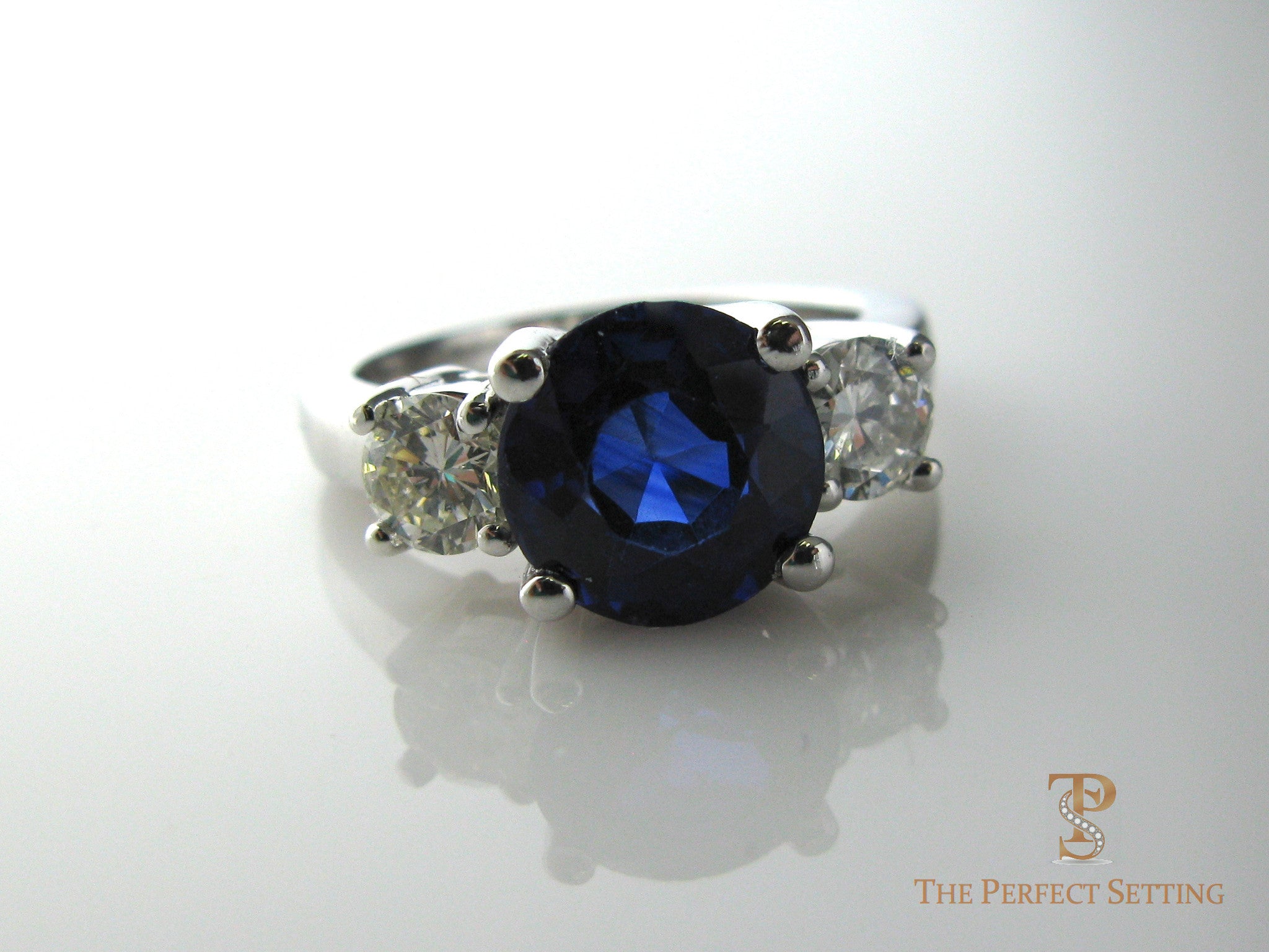 Three Stone ring Sapphire with two diamonds