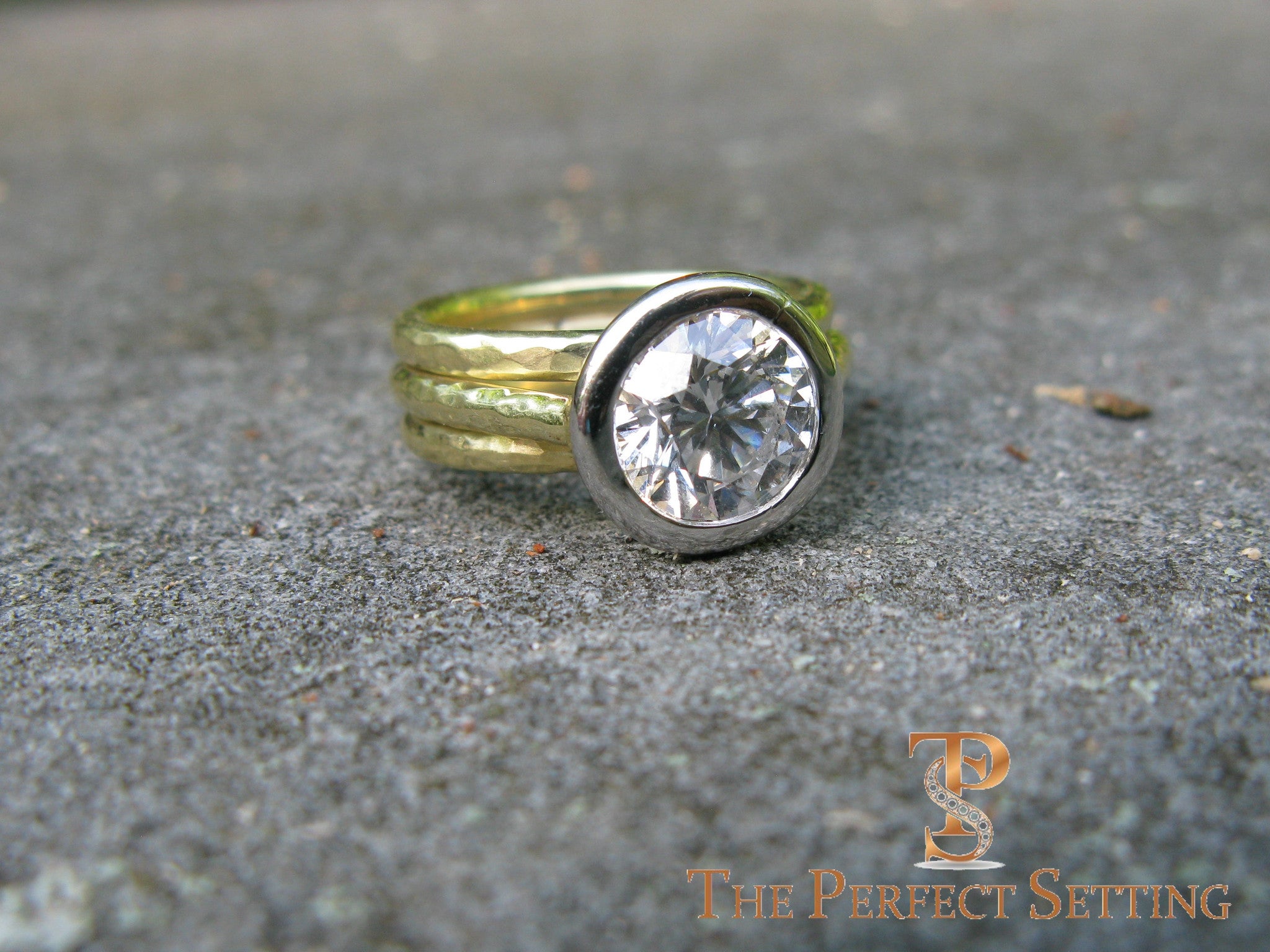 Platinum bezel hammered 18K yellow gold right hand ring